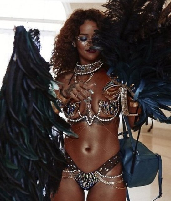 Ünlü şarkıcı Rihanna dün gece New York'ta görüntülendi.