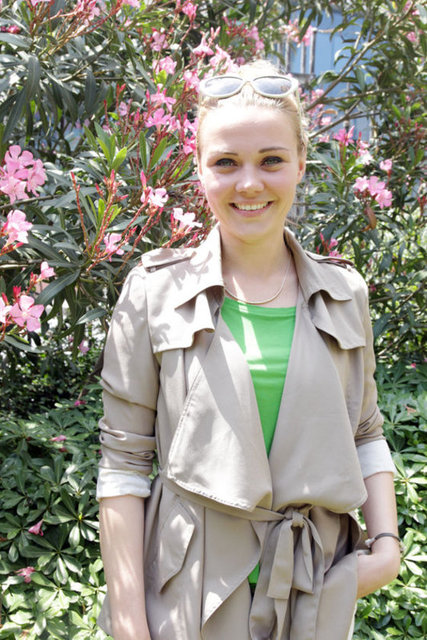 Sahip olduğu bilgi birikimi inanılmaz. Çok doğal biri. Sinema yapmasının sebebi, benim sebeplerimle aynı" demişti.