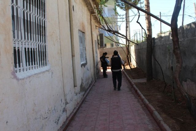 Operasyonda, Abdulkadir Paşa Mahallesi'ndeki Hacı Şemsettin Yusma Camisi'nin teröristlerce mühimmat deposu olarak kullanıldığı ortaya çıktı.