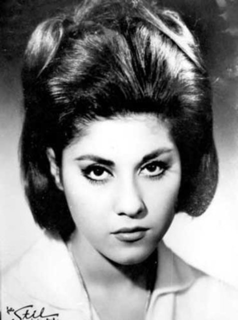 Rüçhan Bey'in Çehre'ye yurtdışından postaladığı Hamburg damgalı ve 15 Ağustos 1962 tarihli kartta (üstte) şu satırlar yer alıyordu: