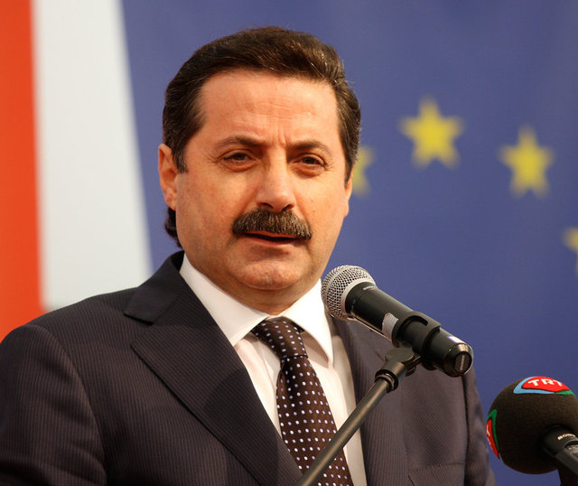 "Spekülatörler iş başında. Allah bereket versin Faruk Çelik."