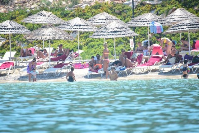 HABERTÜRK MAGAZİN   -  - Çağla Şıkel-Emre Altuğ çifti, çocukları için Çeşme'den sonra Bodrum'da da buluştu.