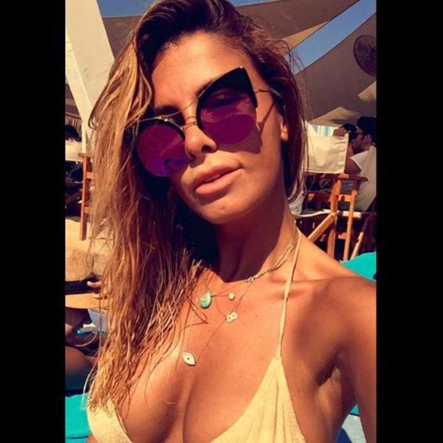 TUĞÇE ÖZBUDAK - Ben güneşte yanıyorum, sen derdine yan