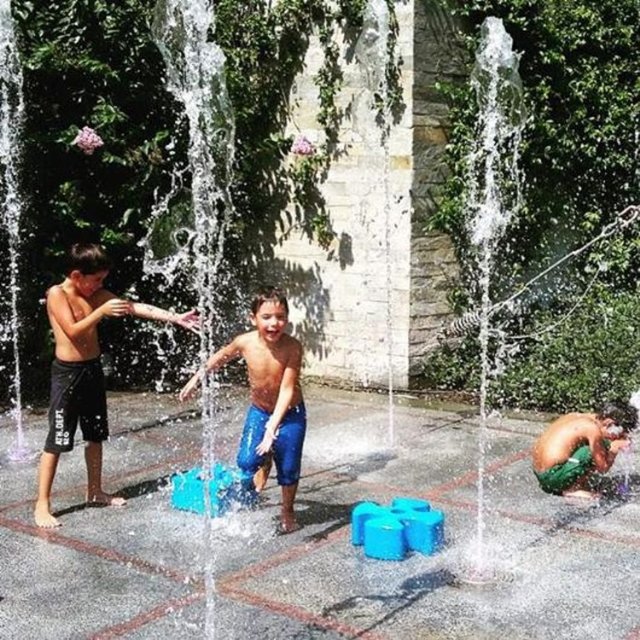 GÜLBEN ERGEN - Fışkıran suyu görünce don paça benimkiler