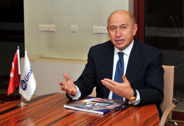 NİHAT ÖZDEMİR