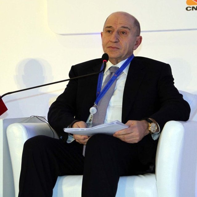 NİHAT ÖZDEMİR