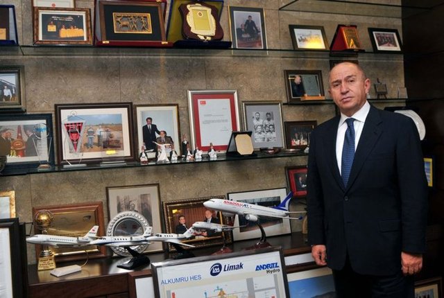 NİHAT ÖZDEMİR