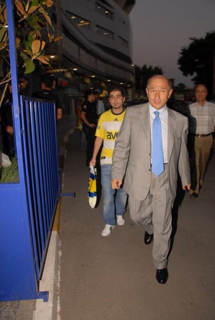 NİHAT ÖZDEMİR
