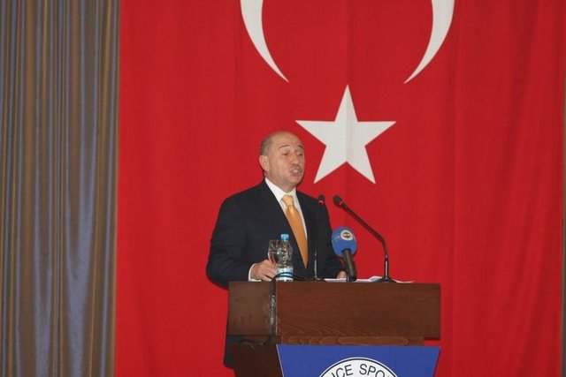 NİHAT ÖZDEMİR