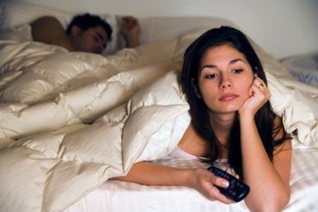 İnsomnia (Uyuyamama Hastalığı): Uykuya dalamama veya gece boyunca uykuyu sürdürmede zorlanma, normalden daha erken uyanma ve gün boyunca yorgun olmakla tanımlanan insomnia, çoğunlukla başka problemlerin belirtisidir.