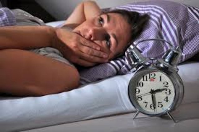 Uyuma zorluğu çekenlerin çoğu direksiyon başında uyuyakalmak gibi uygunsuz durumlar yaşamaz. Eğer böyle bir durum gerçekleşirse insomnianın sebebi uyku apnesidir. -