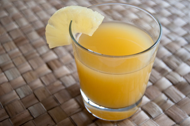 Tansiyon ve kandaki yağ oranını düşürür. Ananas kan dolaşımını hızlandırarak hem tansiyonu, hem de kandaki yağ oranını düşürmede etkili olabilir.
