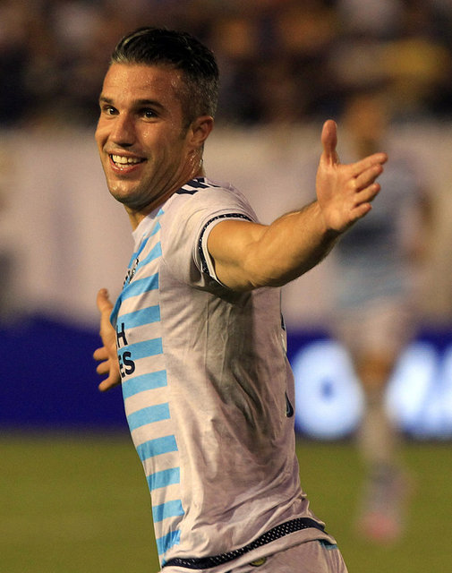 - Daily Mail (İngiltere): RvP, Fenerbahçe defterini son dakika golüyle açtı.