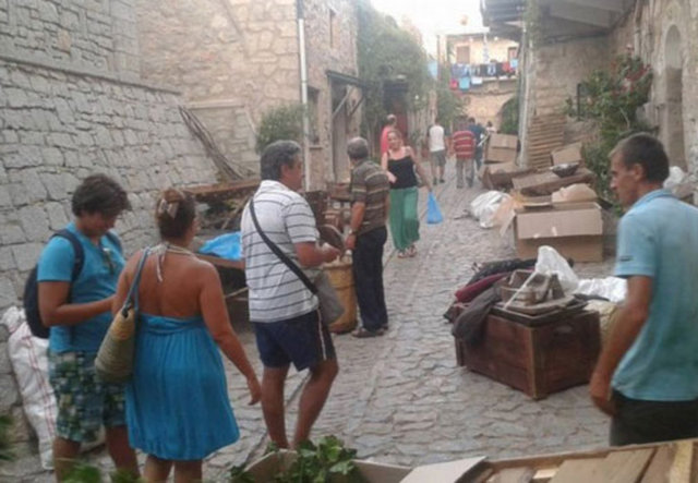 Zeynep Günay Tan'ın yönettiği ilk bölümde 'Kösem'in küçük yaşta, adı henüz 'Anastasya' iken kaçırılıp saraya getirilmesi yer alıyor.