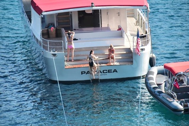 Nuri ALTUNTAŞ / HT MAGAZİN - Müzisyen Emre Kula'yla evlenen Sertab Erener, Bodrum'da tekne tatiline çıktı.