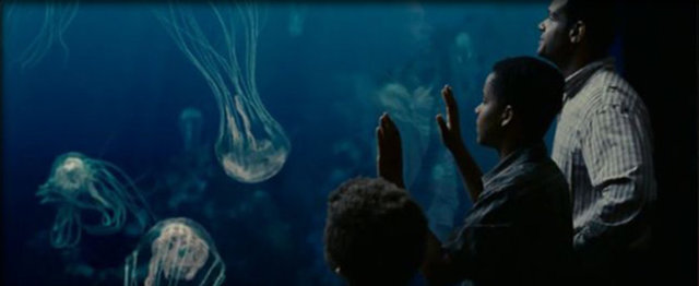 Filmde geçmişinde peşini bırakmayan bir sırrın borcunu ödemek için hiç tanımadığı yedi kişinin hayatını kökten değiştirmeye çalışan Ben Thomas'ı görürüz.