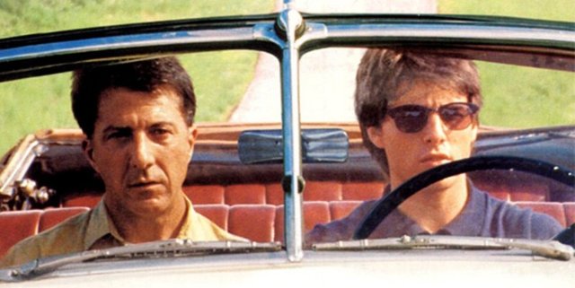 Charlie, Los Angeles'da yaşar ve bir ithal araba satıcısıdır. Başkalarının düşüncelerine saygı duymayan bencil bir şehir çocuğu olan Charlie, senelerdir görmediği ve uzak kaldığı babasının öldüğünü ve 3 milyon dolar miras kaldığını öğrenir.