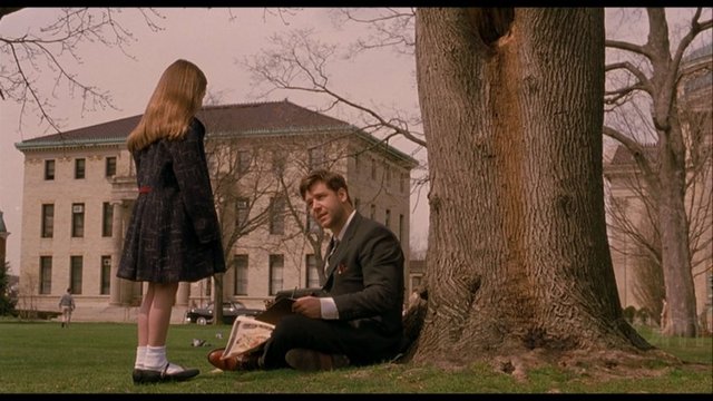 Uzun süre hasta olduğunu kabul etmeyen Nash, sürekli gördüğü kız çocuğunun hiç büyümediğini fark eder ve bu durum hastalığını kabul etmesini sağlar. Aldığı tedaviler etkili olmasa da eşi ve eski iş arkadaşlarının desteğiyle her şeye yeniden başlar.