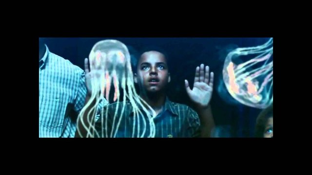 Öncelikle yardımcı olacağı bu kişilerin gerçekten iyi insanlar ve yardıma muhtaç olduğuna emin olduktan sonra çalışmalarına başlar.