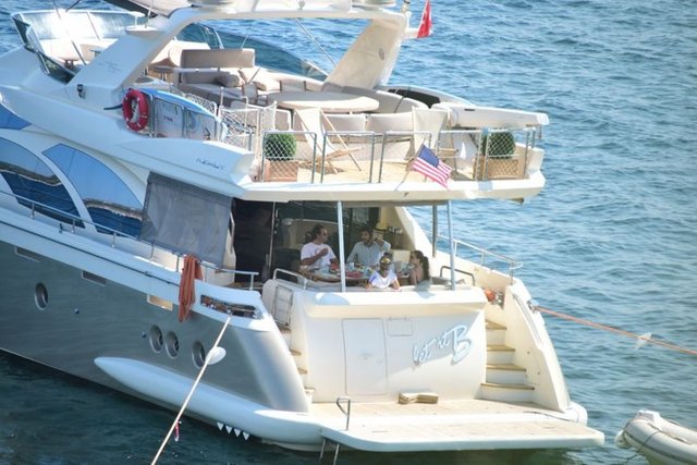 Nuri ALTUNTAŞ / HT MAGAZİN - Burak Özçivit ve Fahriye Evcen, tatil sezonunu yapımcı Timur Savcı'nın teknesinde açtı.