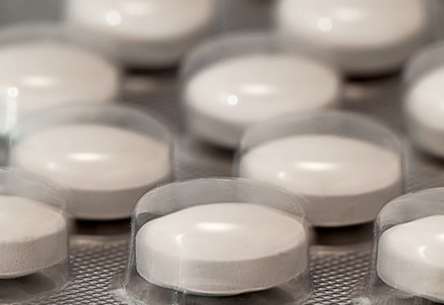 Reçete dışı uygulamaları denemeyin: Hemoroid ile ilgili bir diğer büyük sorun ise reçete dışı madde uygulamaları... Bu maddelere olan ilgi reçetelerden çok daha fazla.