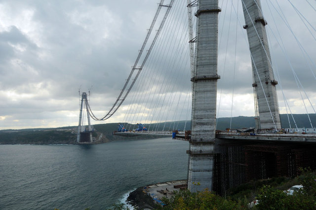 Tamamlanmasının ardından 8 şeritli karayolu ve 2 şeritli tren yolunun geçeceği 3.köprü 59 metrelik genişliği ile dünyanın en geniş, 1408 metrelik ana açıklığı ile üzerinde raylı sistem olan dünyanın en uzun asma köprüsü olacak.