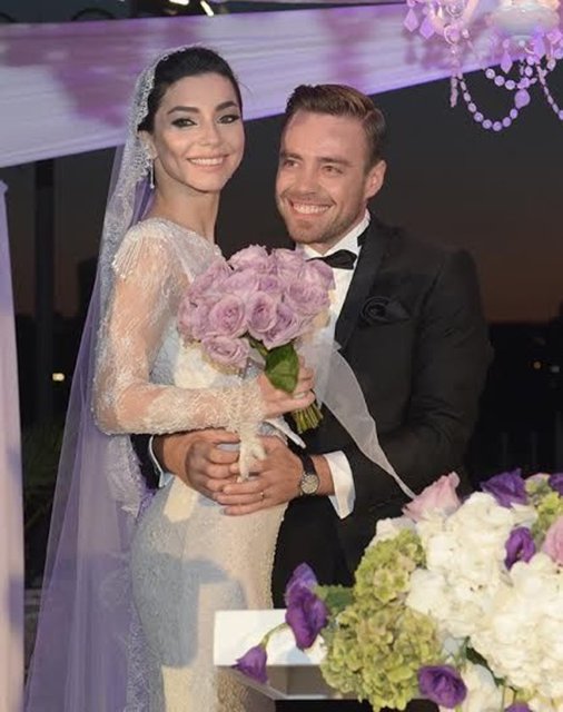 Düğünde en çok konuşulan konu ise, Boluğur'un karnındaki şişlik oldu. Davetliler birbirlerine, "Merve hamile mi?" diye sordu.