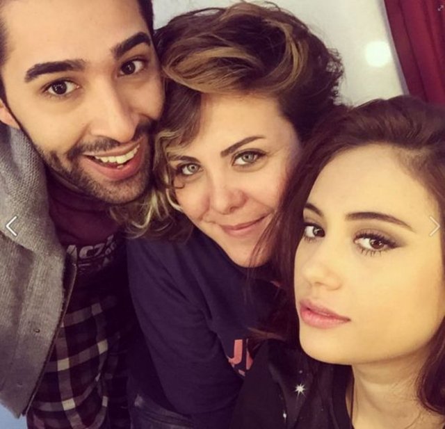 Mayıs Kraliçesi setinden ilk fotoğraflar