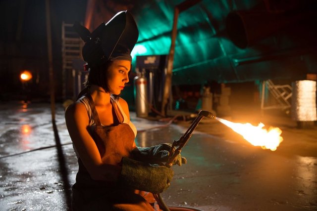 Mayıs Kraliçesi setinden ilk fotoğraflar