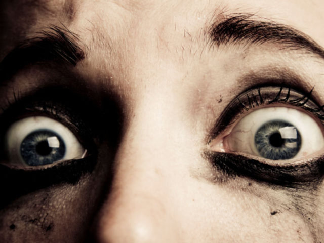 Ve gözlerden korkan, 'OMMATOPHOBIA' fobisi bulunuyor.