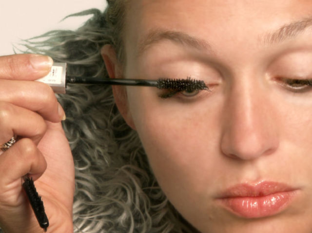 En yaygın göz küresi yaralanması, rimel fırçasıyla olanlardır...