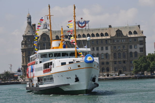 Haydarpaşa Garı: Tarihi yapısıyla fotoğrafa çok uygun bir ortam. Tecrübeli bir fotoğrafçı tren garında çok güzel pozlar yakalayabilir.