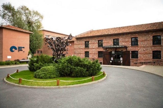 Rahmi Koç Müzesi: Rahmi Koç Müzesi özellikle soğuk ve yağışlı havalarda ve nostaljiden hoşlanan çiftler için ideal bir mekandır.