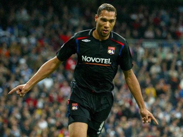 9- John Carew  Beşiktaş'tan O.Lyon'a  7,60 milyon €