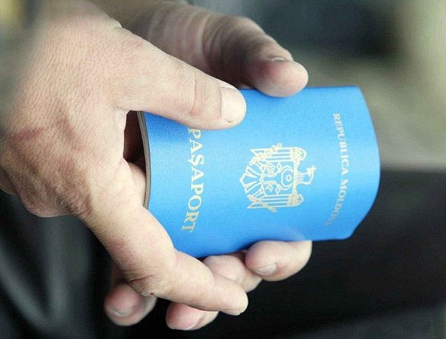 İstanbul Boğaz'ı ve İzmir üzerinden başlatılacağı ve lüks koşullar sunulacağı vaad edilen bu yolculuk pek çok göçmen için ölümle sonuçlanıyor.  -