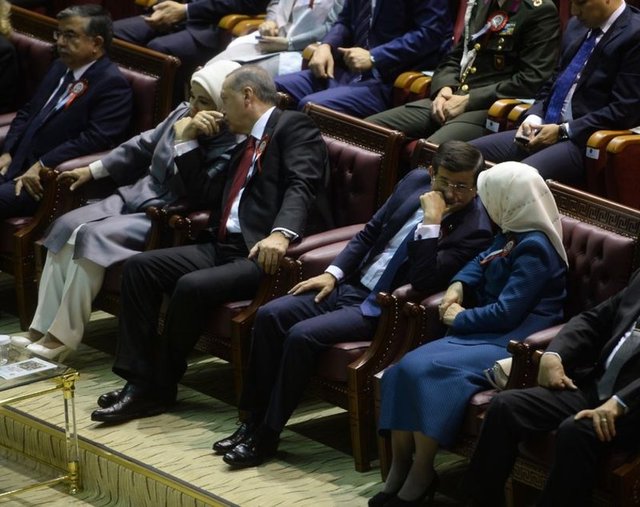 milletimizin birlik, beraberlik ve huzuru için hayatlarını ortaya koyan kahraman askerlerimizin mücadelesine artık siz de katılacaksınız. Sizin varlığınız onlara güç, kuvvet, moral ve yarasına derman olacaktır. Sizleri bu duygu ve inançla uğurluyoruz." -