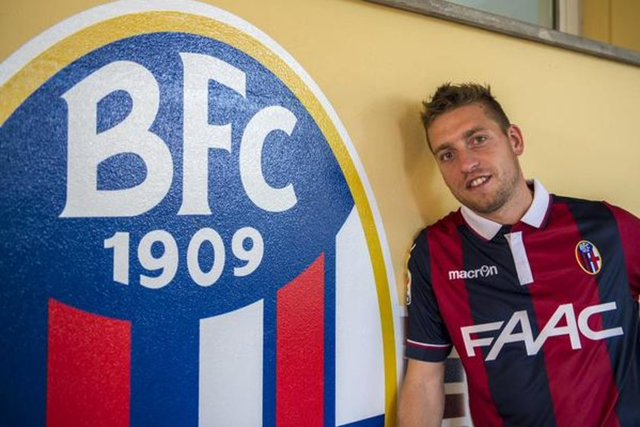 Bologna, Sunderland'in 30 yaşındaki İtalyan kanat oyuncusu Emanuele Giaccherini'yi 1 yıllığına kiraladı.