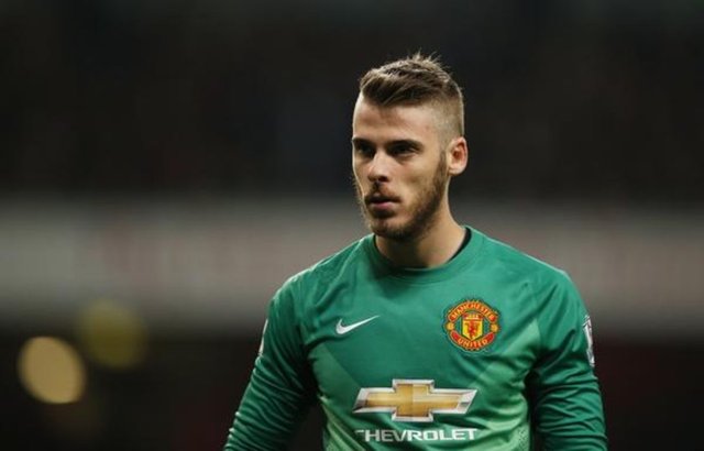 Real Madrid, David De Gea transferi için Manchester United için 30 milyon Euro teklif etti. Transfer son anda gerçekleşmedi
