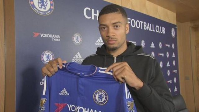 Chelsea, Reading'in savunmacısı Michael Hector ile 5 yıllık sözleşme imzaladı.