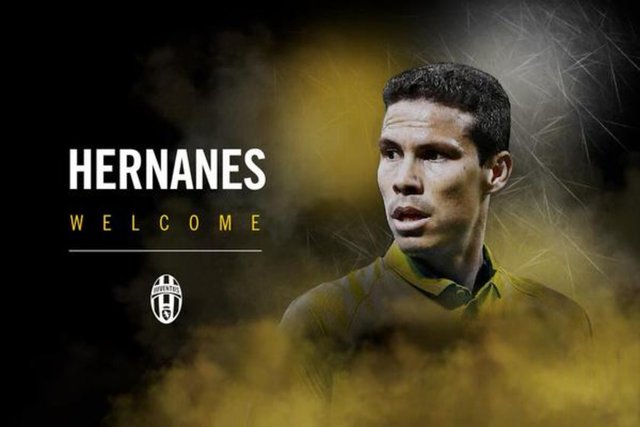 Juventus, Inter'in Brezilyalı oyuncusu Hernanes ile 3 yıllık sözleşme imzaladı.