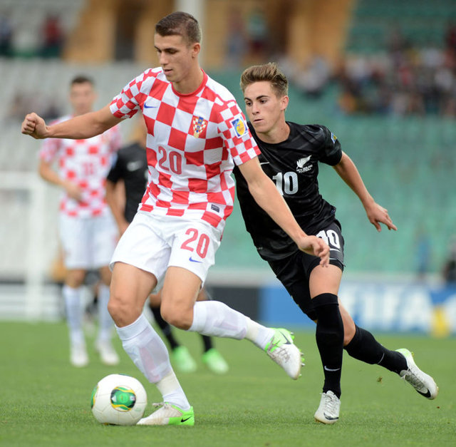 Fenerbahçe ile aynı grupta yer alan Celtic, Dinamo Zagreb'in genç oyuncusu Jozo Simunovic ile anlaştı