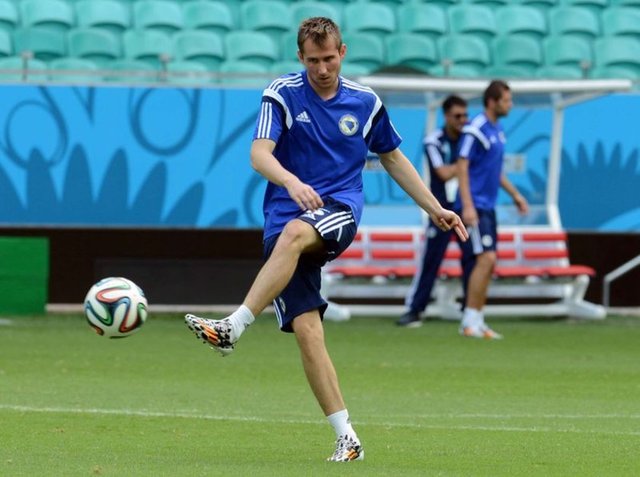 Galatasaray'dan olaylı bir şekilde ayrılan ve Bremen'e transfer olan Hajrovic, bu sezon kiralık olarak İspanyol ekibi Eibar'da forma giyecek...