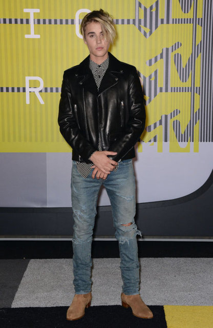 JUSTIN BIEBER