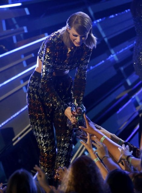 TAYLOR SWIFT