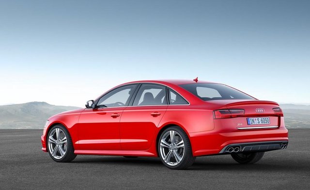 AUDI A4  - Audi'nin en sevilen modeli A4'ün beşinci kuşağında performansı %25 artarken aracın uzunluğu da 21mm arttı. -