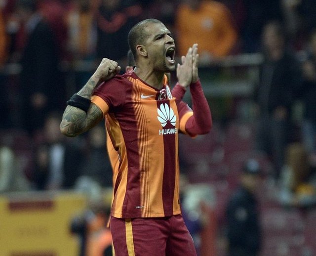 Galatasaray formasıyla 4 sezonda toplam 154 maça çıktı. Maç başına 83 dakika oynayarak takımdaki en istikrarlı futbolculardan biri oldu.
