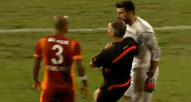Fenerbahçe ile Galatasaray arasında oynanan Süper Kupa  finalinde Melo penaltıyı dışarı gönderdi. Penaltının kaçmasının ardından Volkan Demirel sevinirken, Melo'ya çarptı. Bu anın ardından Melo ile Volkan arasında gergin anlar yaşandı