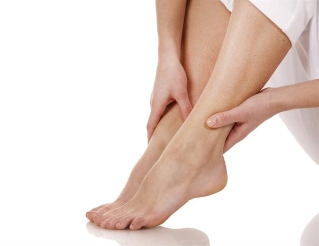 Spor yaptıkça daha da fazla kalınlaşmaya müsait olan bu alan ayrıca yapılan diyetlere de cevap vermeyebilir. Zira zayıflama bedenin her yerinde gözlemlenirken, yine bu alanda inatçı bir biçimde kalan yağ fazlalığı gözlemlenir.