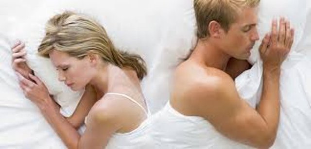 Özellikle "Sevişmeyi başlatan kadın azgın ve makbul olmayan bir kadındır!" cinsel mitine yani hurafesine olan inancın, kadınların cinsel aktiviteye başlamalarına engel olduğu bir gerçektir.