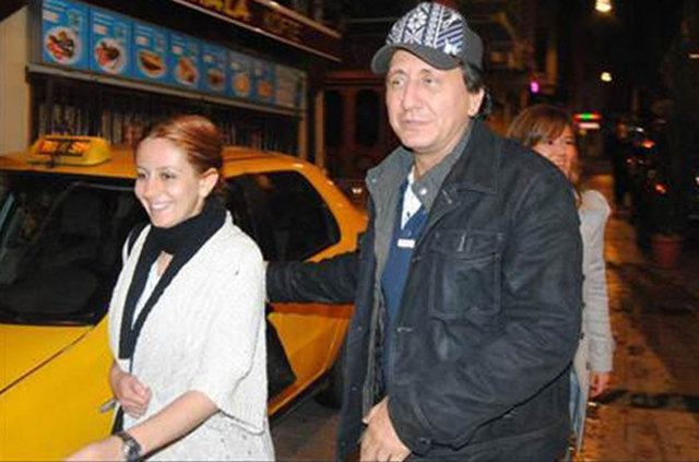 Özgür Ozan eşi Neslihan Uğurlu.